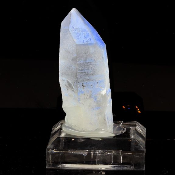 Quartz + Dumortierite. 205.0 ct.