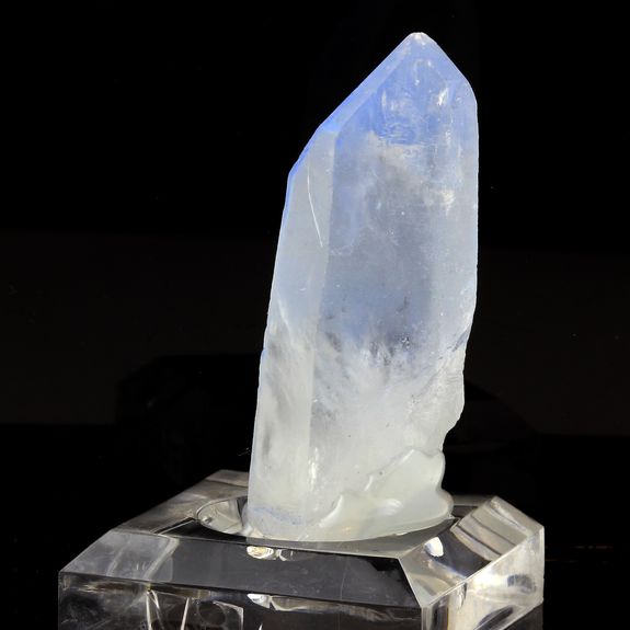 Quartz + Dumortierite. 205.0 ct.