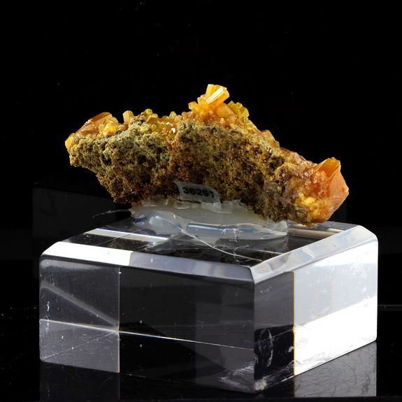 Pyromorphite. 342.0 ct.