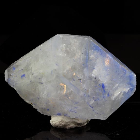 Quartz + Dumortierite. 185.5 ct.