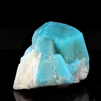 Amazonite. 200.0 ct.