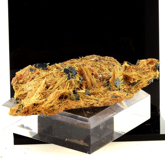 Rutile + Hematite. 680.0 ct.