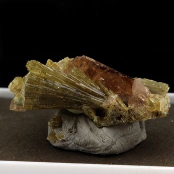 Axinite + Epidote. 13.0 ct.