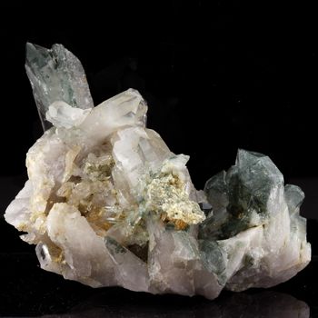 Quartz + Chlorite. 615.0 ct.