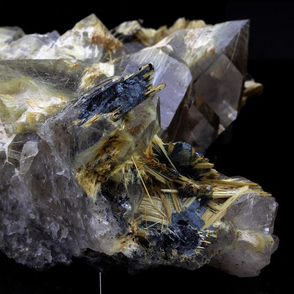 Quartz Rutile + Hematite. 1605.0 ct.