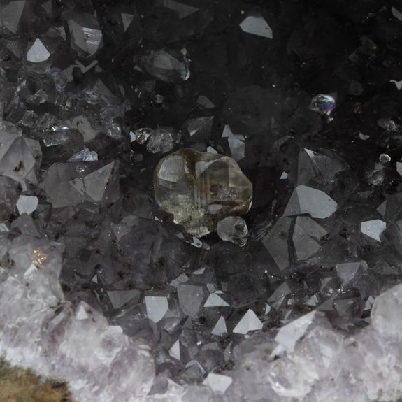 Amethyst + Calcite. 3098.0 ct.