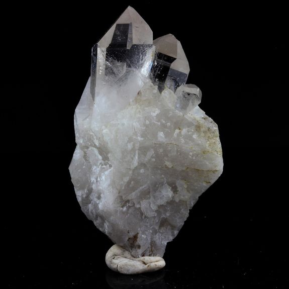 Quartz. 133.0 ct.