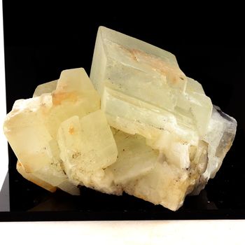 Calcite. 1452.5 ct.