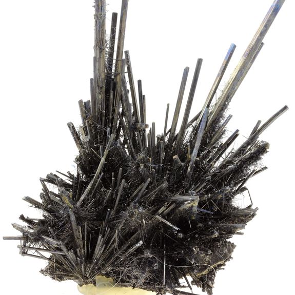 Stibnite. 679.0 ct.
