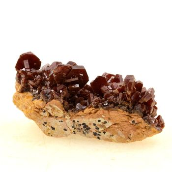 Vanadinite. 140.0 ct.