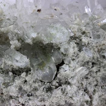 Quartz + Cookeite. 557.0 ct.