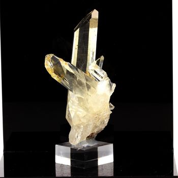 Quartz. 224.5 ct.