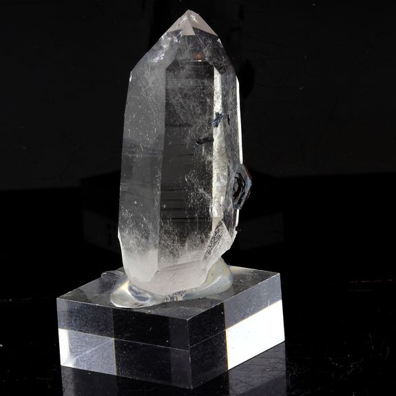 Quartz + Hematite. 85.0 ct.
