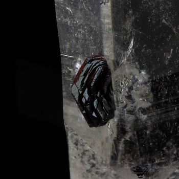 Quartz + Hematite. 85.0 ct.