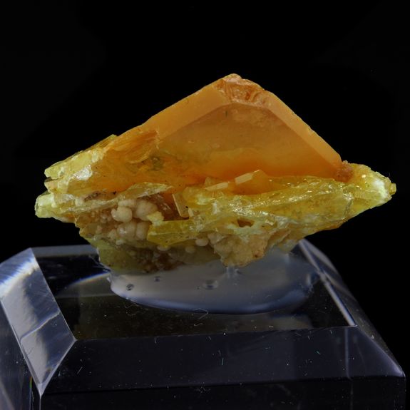 Wulfenite. 178.5 ct.