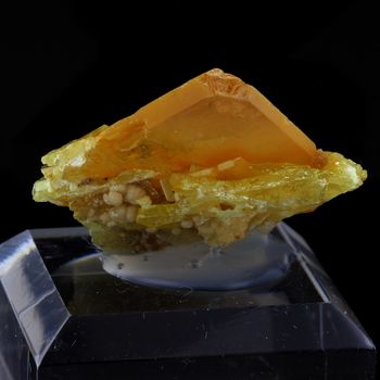 Wulfenite. 178.5 ct.