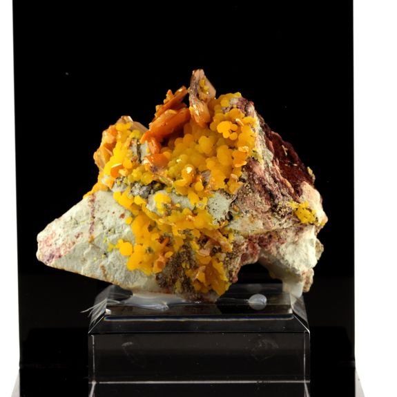 Wulfenite + Mimetite. 994.0 ct.