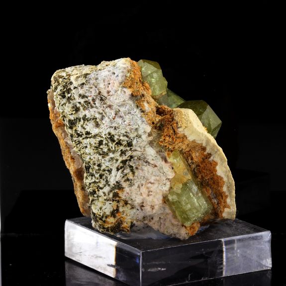 Apatite + Feldspath. 686.5 ct.