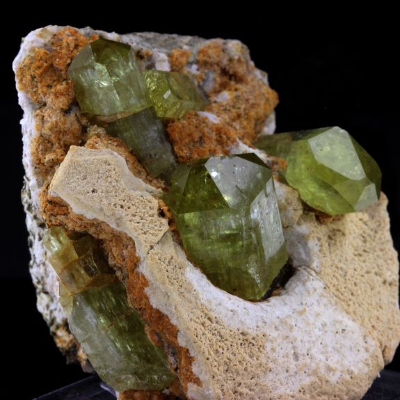 Apatite + Feldspath. 686.5 ct.