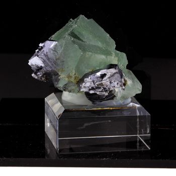 Fluorite + Galena. 640.0 ct.