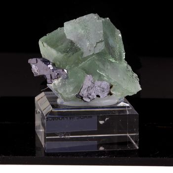 Fluorite + Galena. 640.0 ct.