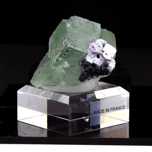 Fluorite + Galena. 640.0 ct.