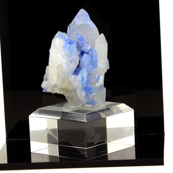 Quartz + Dumortierite. 476.0 ct.