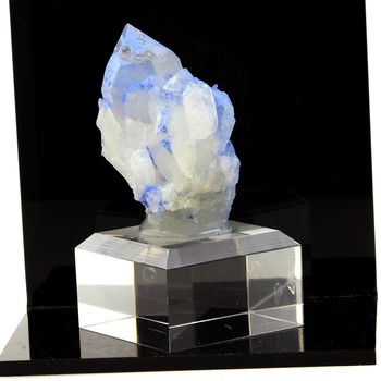 Quartz + Dumortierite. 476.0 ct.