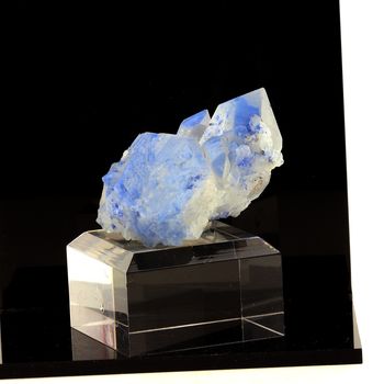 Quartz + Dumortierite. 545.5 ct.