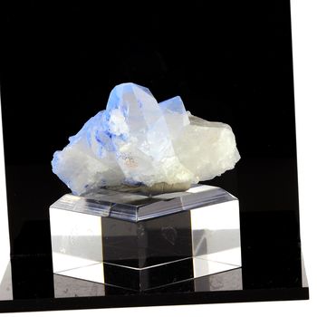 Quartz + Dumortierite. 545.5 ct.