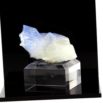 Quartz + Dumortierite. 545.5 ct.