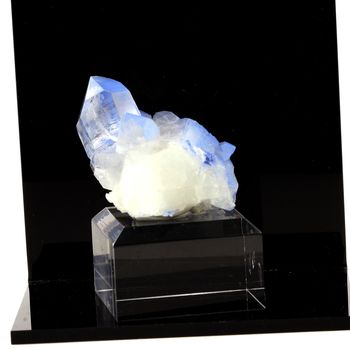 Quartz + Dumortierite. 545.5 ct.