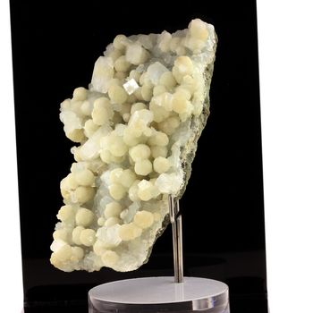 Okenite + Prehnite. 562.5 ct.