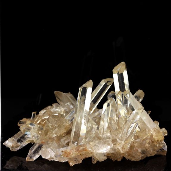 Quartz. 302.0 ct.