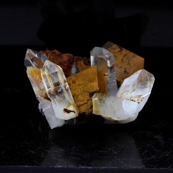 Quartz + Siderite. 80.0 ct.