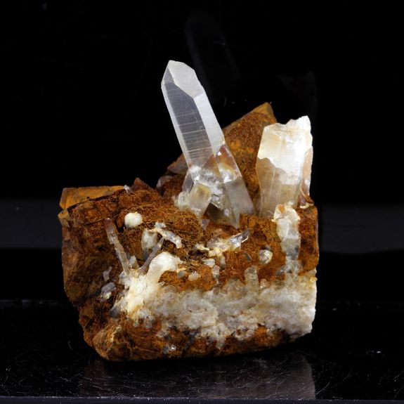 Quartz + Siderite. 256.0 ct.