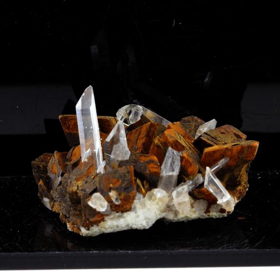 Quartz + Siderite. 233.0 ct.