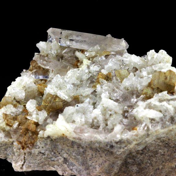 Quartz + Albite + Calcite. 691.80 ct.