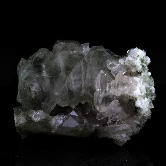 Quartz à âme (faden quartz) + Chlorite. 188.40 ct.