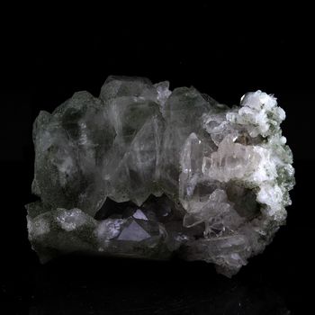 Quartz à âme (faden quartz) + Chlorite. 188.40 ct.