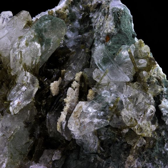 Quartz + Chlorite + Epidote. 643.70 ct.