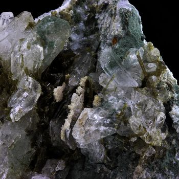 Quartz + Chlorite + Epidote. 643.70 ct.