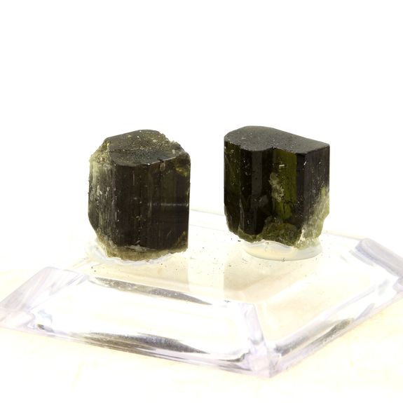 Vesuvianite (2 pcs). 32.5 ct.