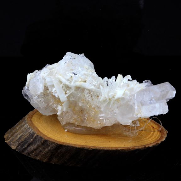Quartz biterminé + Baryte. 99.58 ct.