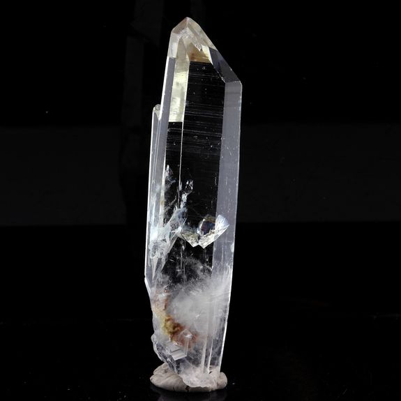 Quartz. 65.06 ct.