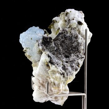 Alkali-beryl + Tourmaline. 628.0 ct.