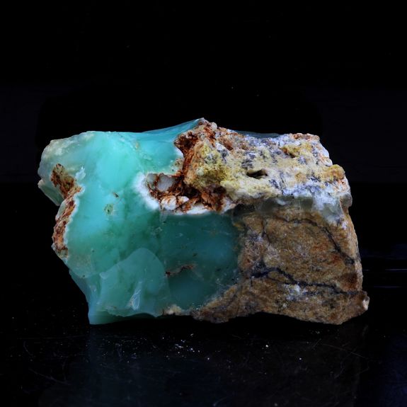 Chrysoprase. 84.5 ct.