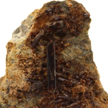 Perovskite + Vesuvianite. 65.5 ct.