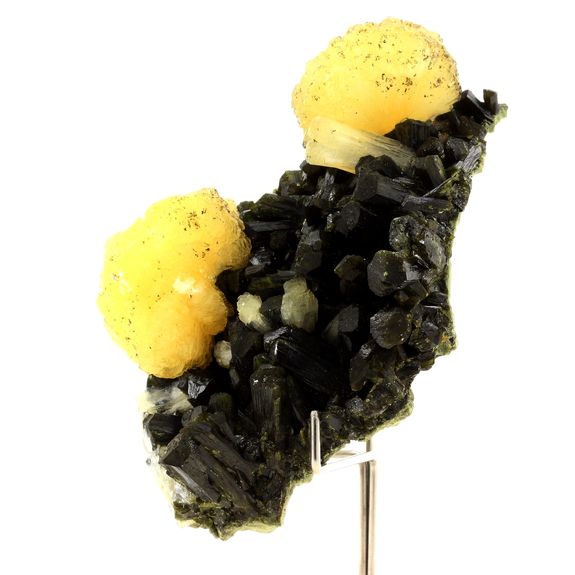 Prehnite + Epidote + Stilbite. 646.0 ct.