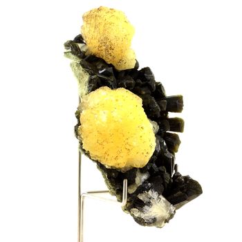 Prehnite + Epidote + Stilbite. 646.0 ct.